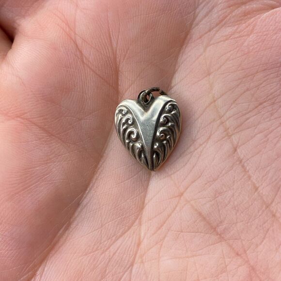 Vintage 925 Sterling Silver Repousse Curled Wave Puffy Heart Bracelet Charm - Picture 1 of 2